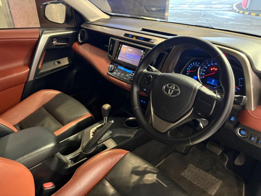 RAV 4 Luxury - Image 3